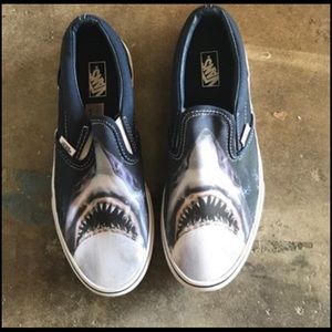 Vans shark size 6